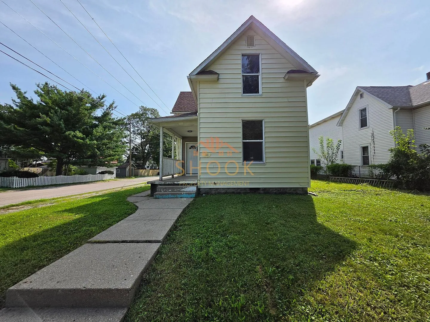 **Move-In Special** Centrally Located And Remodeled 4br Home — Photo 2