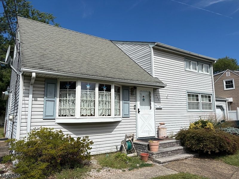 1st image of 440 Warfield Rd