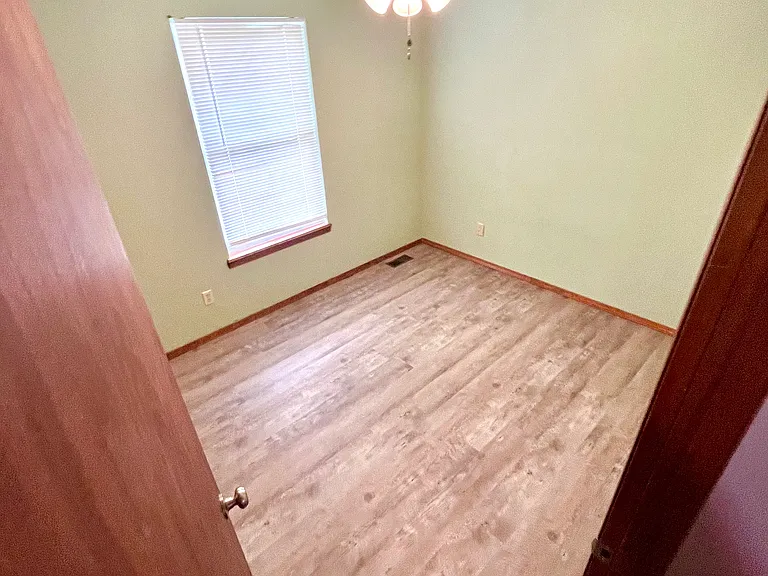 1038 Clark St — Photo 13