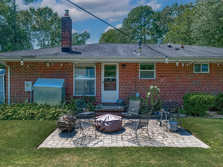 504 Kirkwood Ln — Photo 36