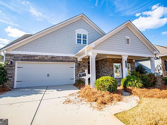 3rd image of 102 Windmill Way
