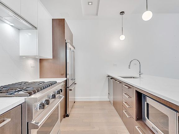 4th image of 217 51st Ave #215