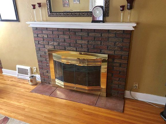 5th image of 1004 E Corrington Ave