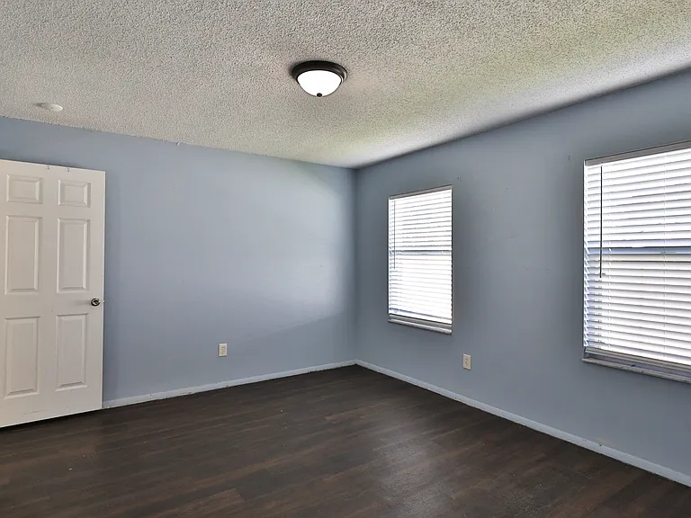 1404 Dexter Dr N — Photo 19