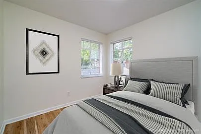 13 Dean Place - C — Photo 3