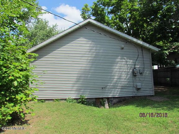 3rd image of 1058 McAllister Ave