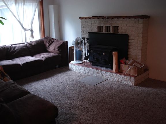 2nd image of 2252 Mansell St