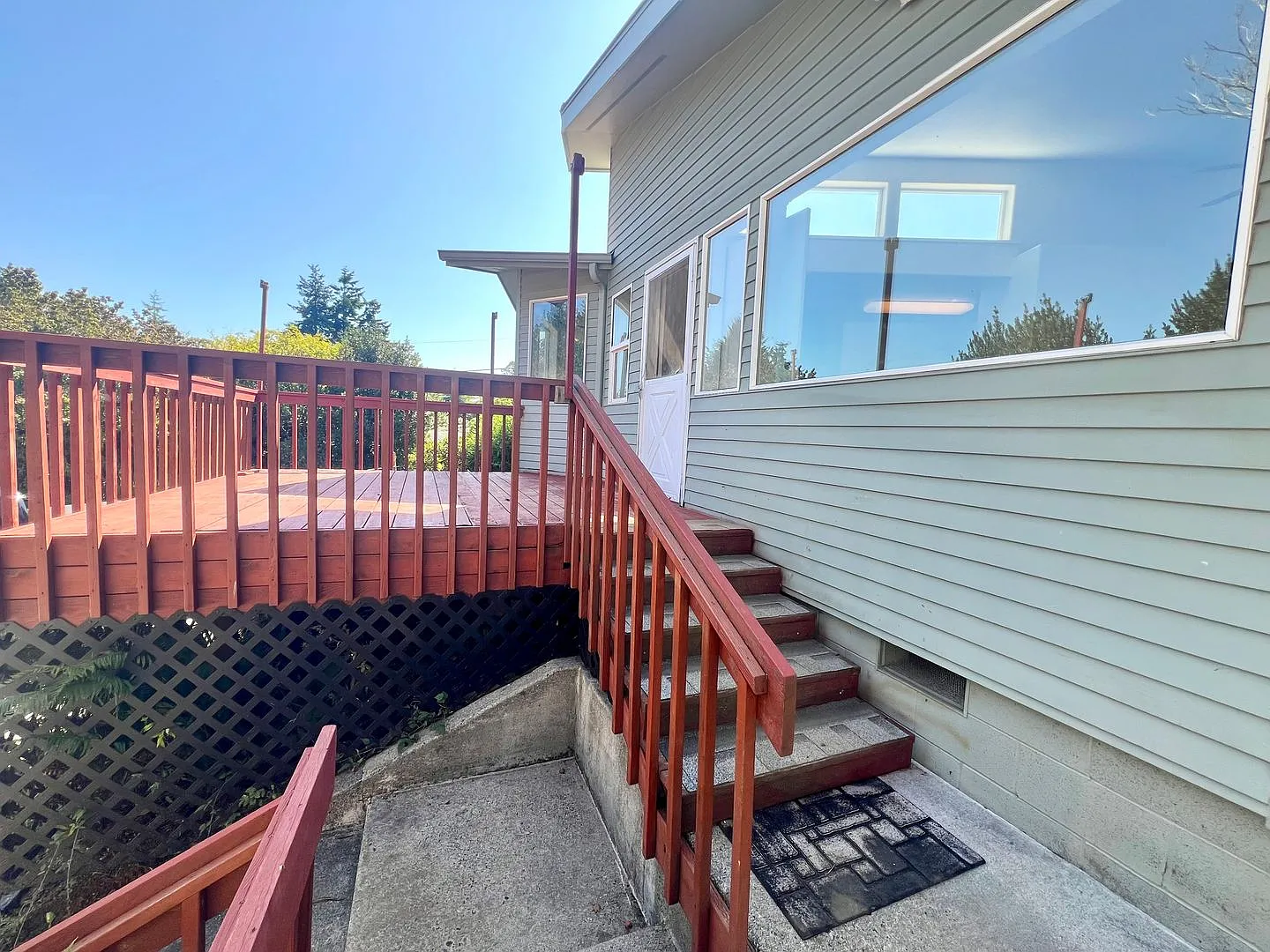 2 Bedroom Home in Coos Bay — Photo 2