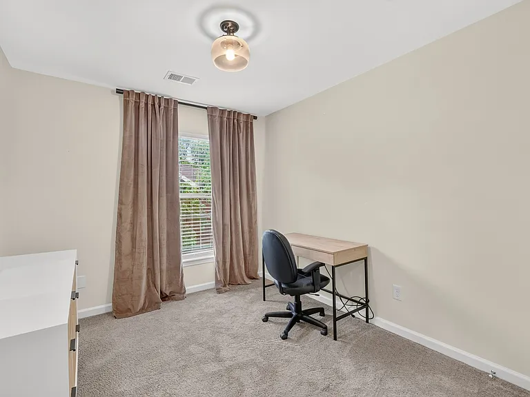 131 Carriage Ct — Photo 16