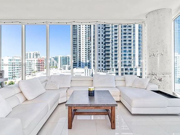 3rd image of 2020 N Bayshore Dr APT 1101