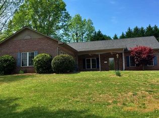 719 3rd Ave NE, Conover, NC 28613