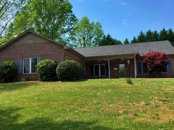 719 3rd Ave NE, Conover, NC 28613