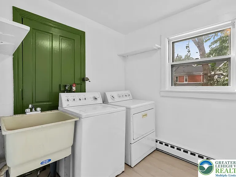 227 E Garrison St — Photo 13
