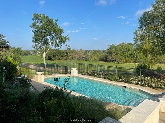 4th image of 3209 Walnut Creek Ct