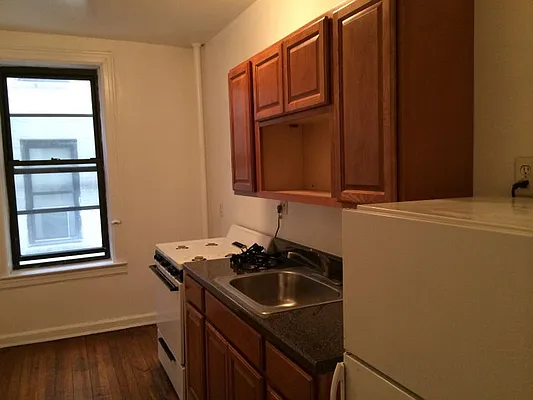 Rented by Astoria Park Realty Group Inc | media 1