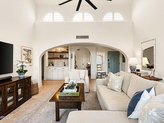 4th image of 1538 E Montebello Avenue