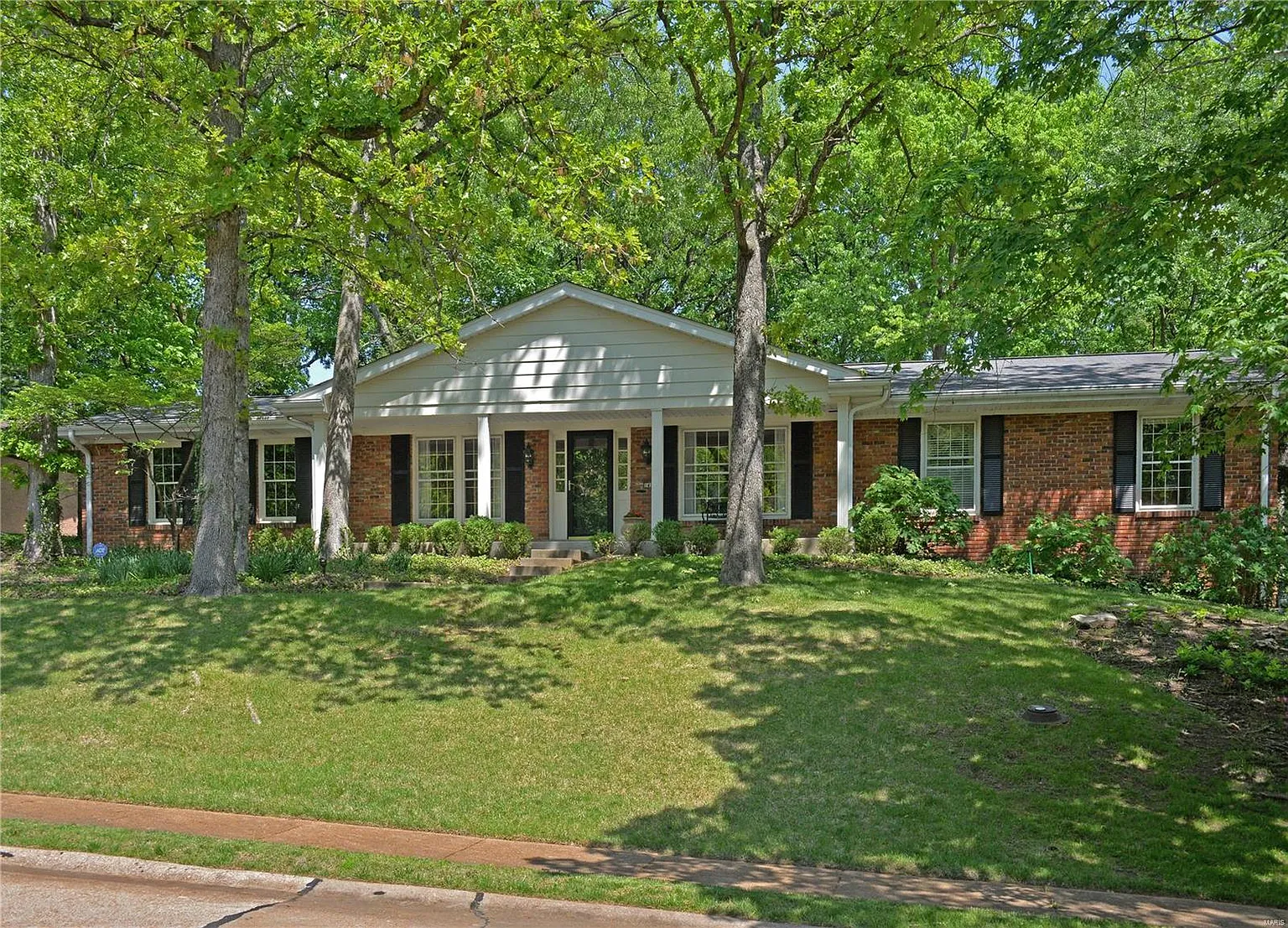 1414 Greening Ln photo 1