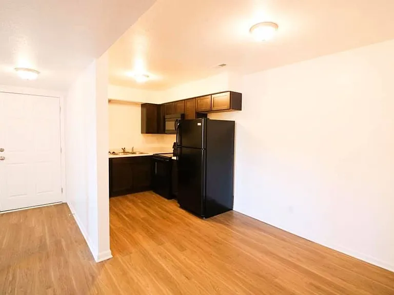 200 Grover St — Photo 5