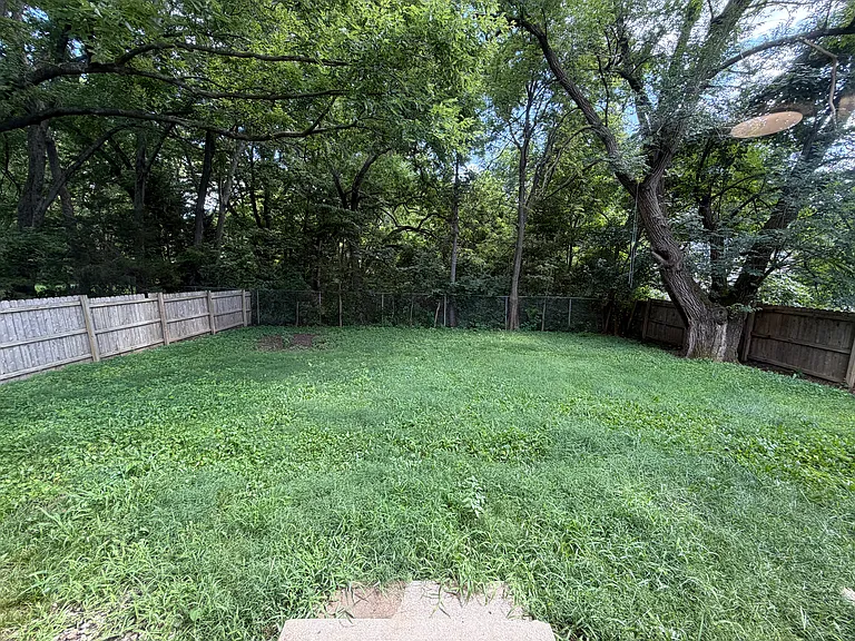 7909 Grandview St — Photo 41