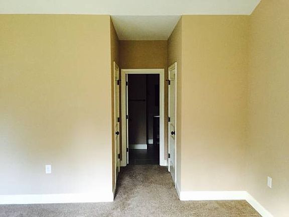 3rd image of 210 Bellingham Dr NE