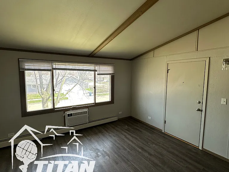 1135 Moreland St #1 — Photo 3