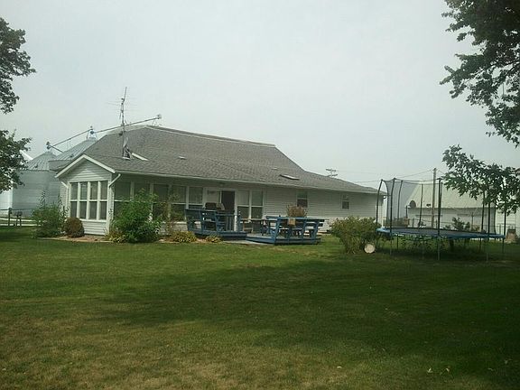 2nd image of 1005 Pekin St