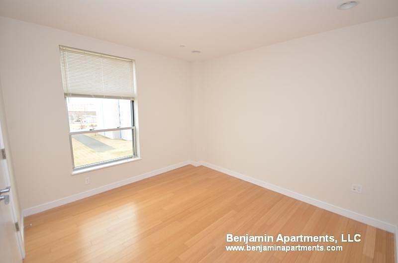 2nd image of 600-604 Albany St #406