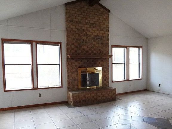 2nd image of 302 Lee Ln