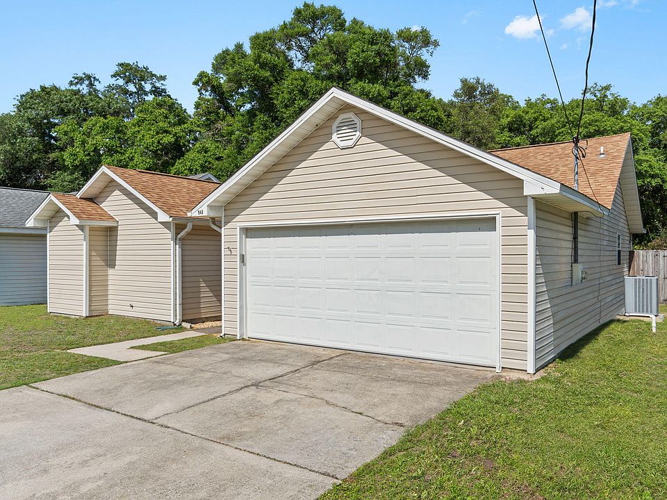 1st image of 946 Emily Cir