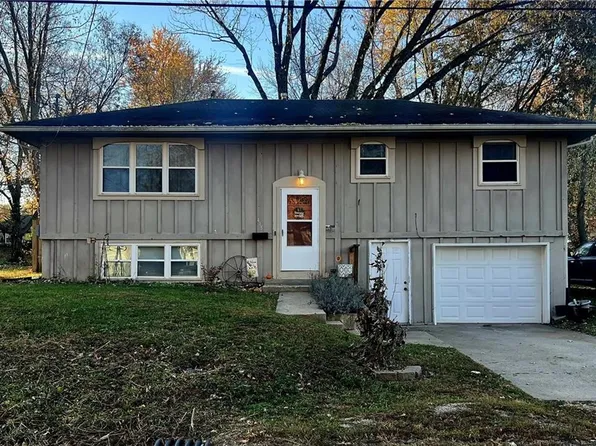 415 E Buchanan St, Richmond, MO 64085