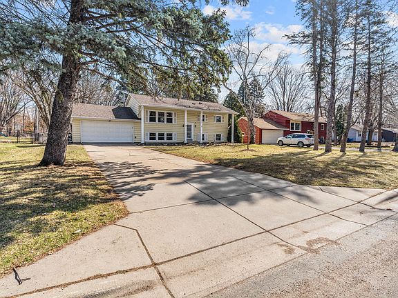 3rd image of 7993 Greenwood Dr