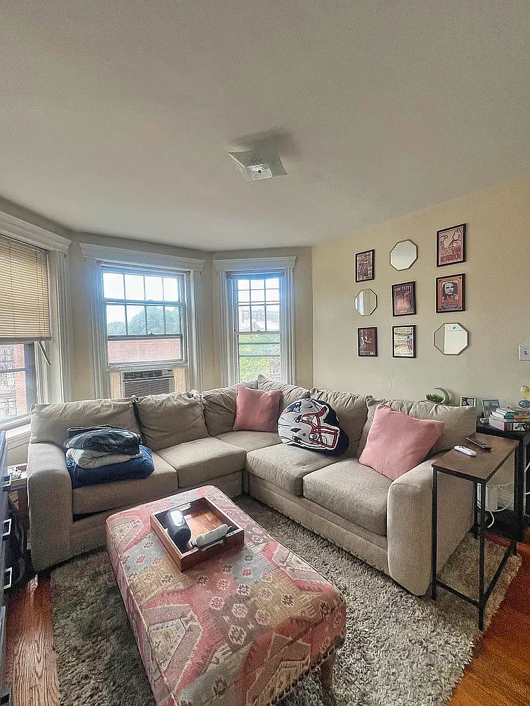 2 bed, 970 sqft, $1,350 — Photo 1