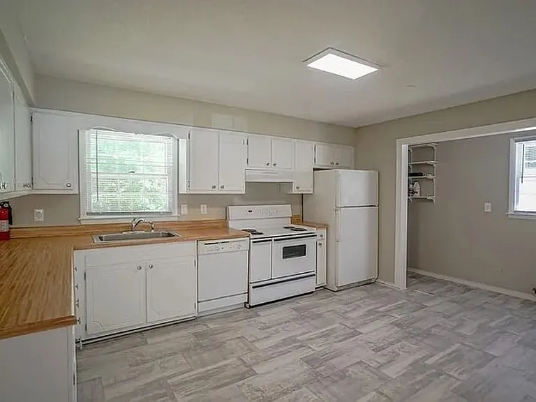 112 Old Meadowbrook Dr — Photo 7
