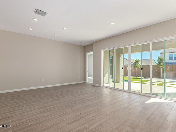 5th image of 2217 E CHARLOTTE Drive
