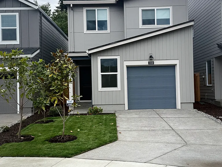 1100 SE 193rd Pl — Photo 1