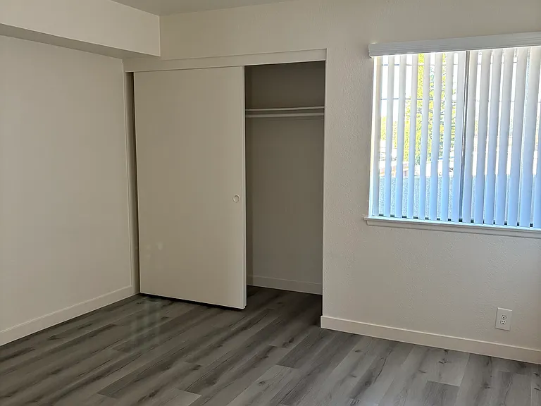 1319 Peckham St #19 — Photo 10