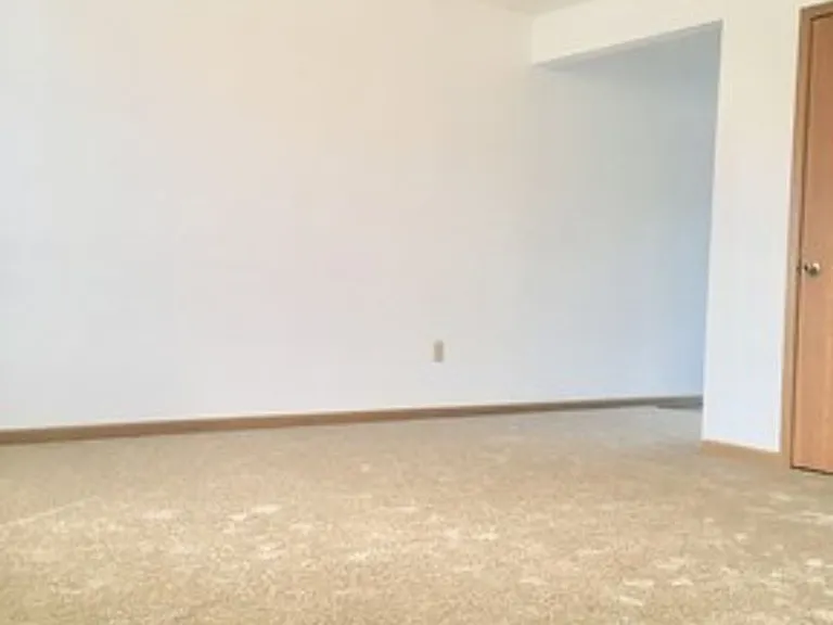 111 Carter St — Photo 2