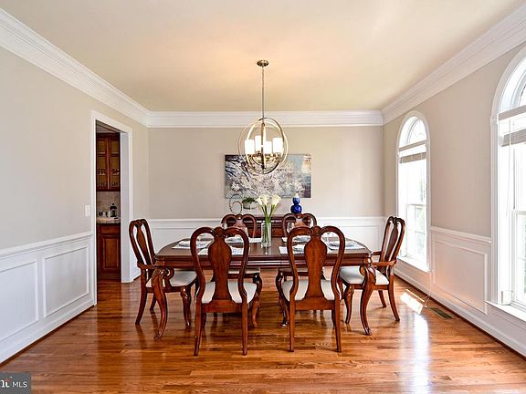 5th image of 4751 Cochran Pl