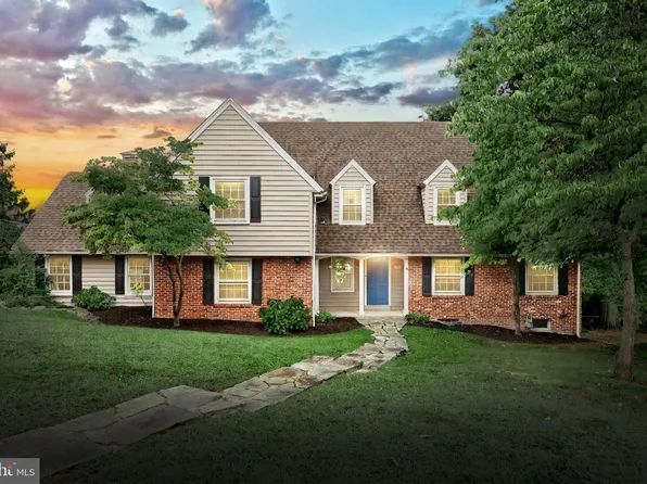 1059 Hillside Dr, York, PA 17403