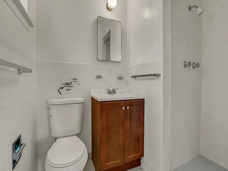 213 Clairemont Dr — Photo 16