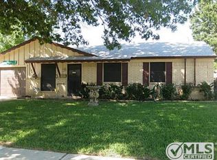 326 Dorris Dr, Grand Prairie, TX 75051