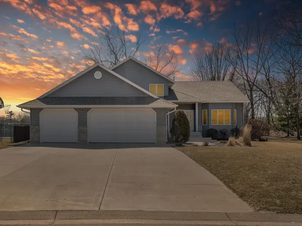 1751 Lakewood Dr N, Maplewood, MN 55109