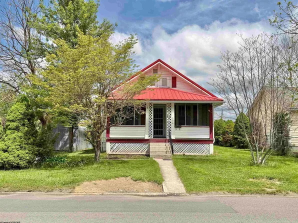 136 Heavner Ave, Elkins, WV 26241