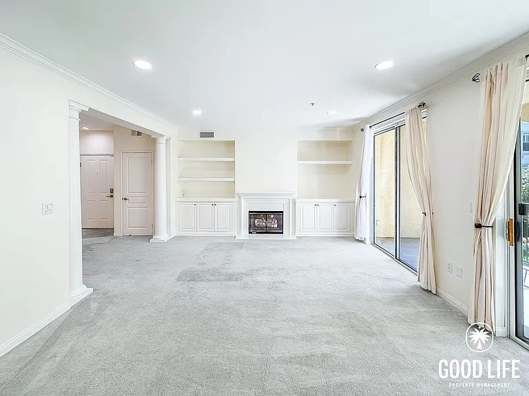 2260 Watermarke Pl — Photo 9