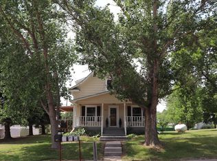 401 W 1st St, Colome, SD 57528