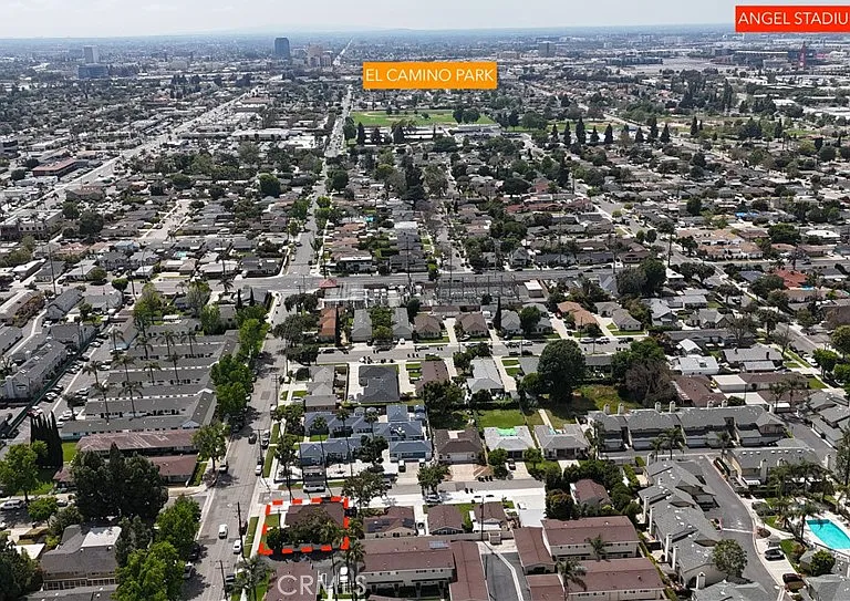633 W Maple Ave — Photo 30