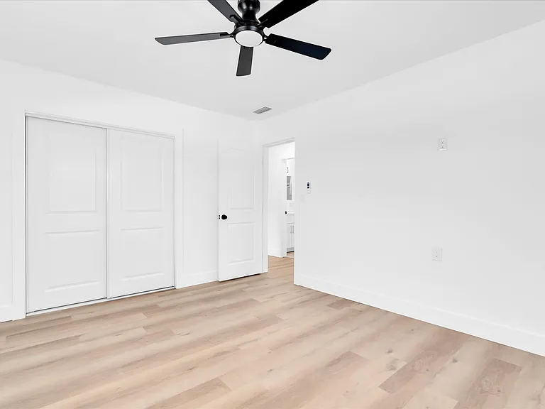 8801 Sunlit Cove Dr NE — Photo 24