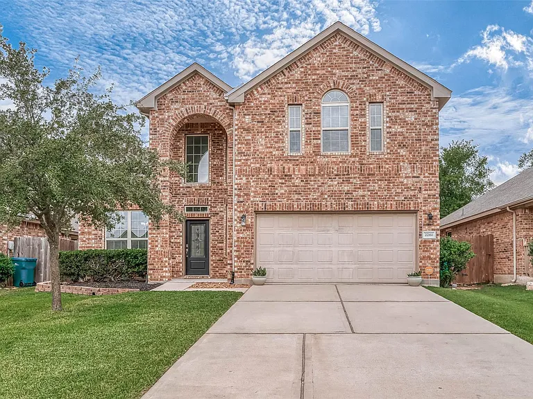 2261 Oak Circle Dr N — Photo 4