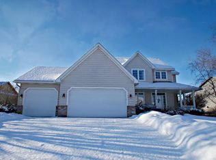 7052 Sussex Ln, Shakopee, MN 55379