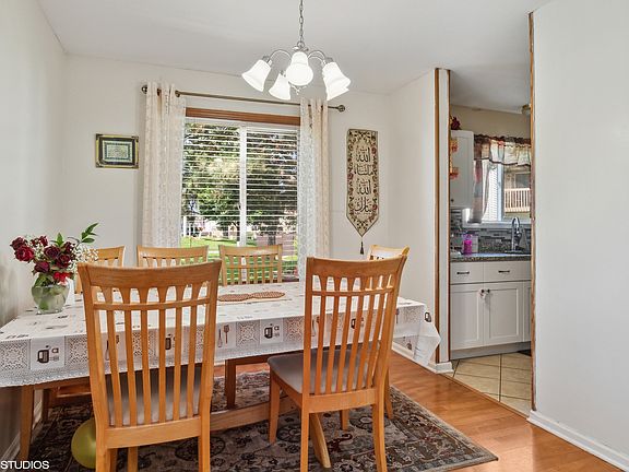 3rd image of 7 Fernwood Dr #D